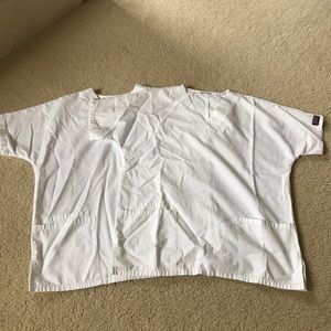 Cherokee White Scrub Top Sz Small